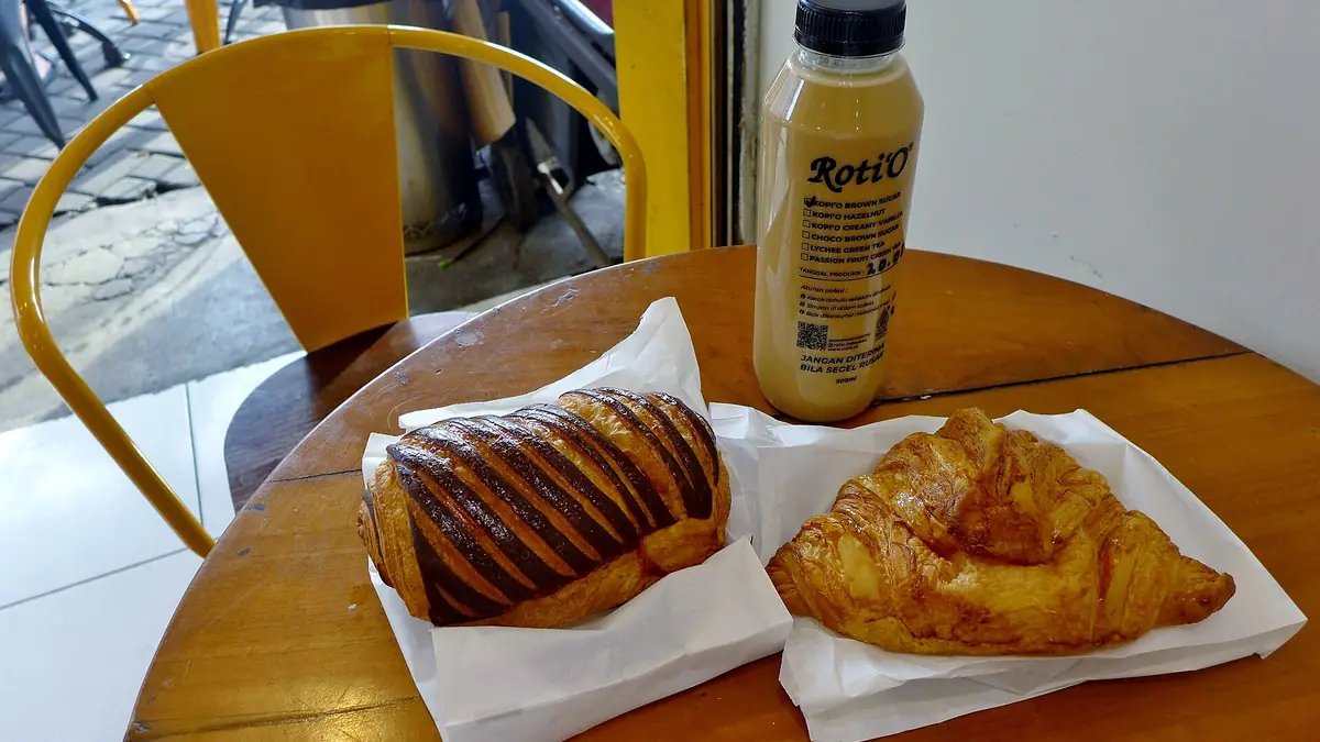 Village Manor Bakery Eat-In – bakery & café in Waterhead, Oldham